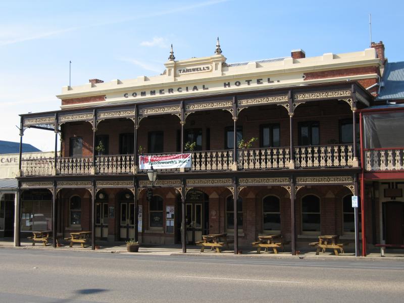 Beechworth - Commercial centre and shops, Ford Street and Camp Street: Tanswell's Commercial Hotel, Ford St