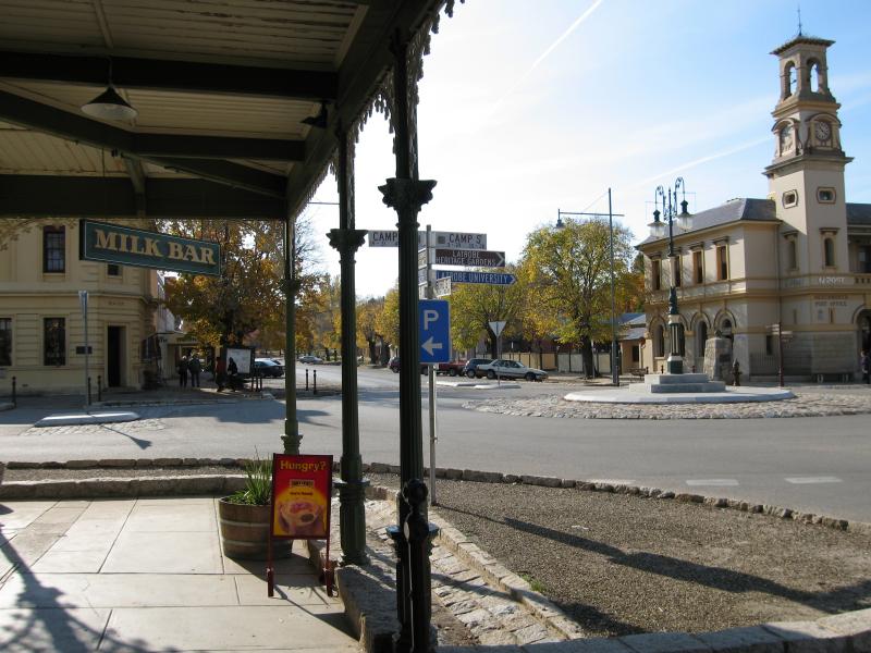 Beechworth - Commercial centre and shops, Ford Street and Camp Street: View north-east along Ford St towards Camp St