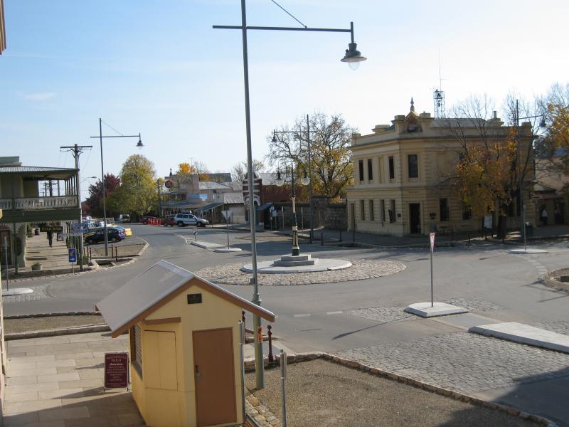 Beechworth - Commercial centre and shops, Ford Street and Camp Street: View north-west along Camp St at Ford St