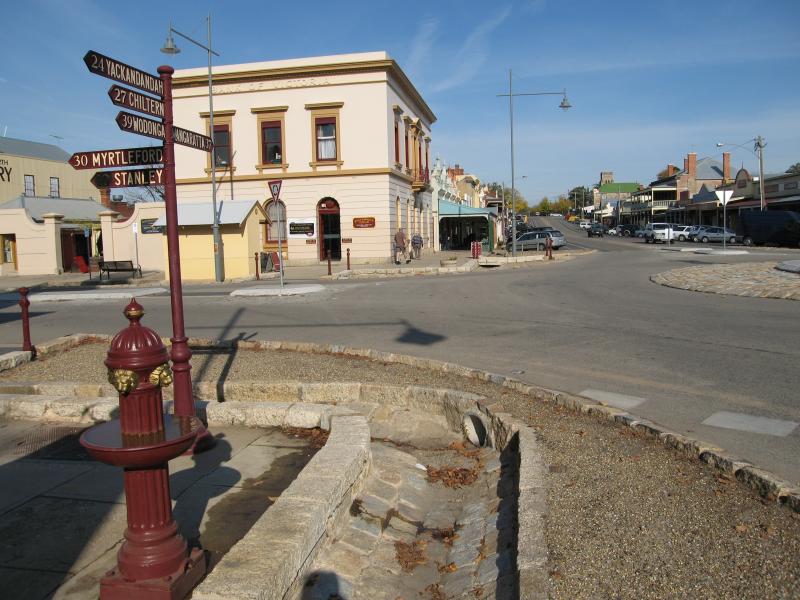 Beechworth - Commercial centre and shops, Ford Street and Camp Street: View south-west along Ford St at Camp St