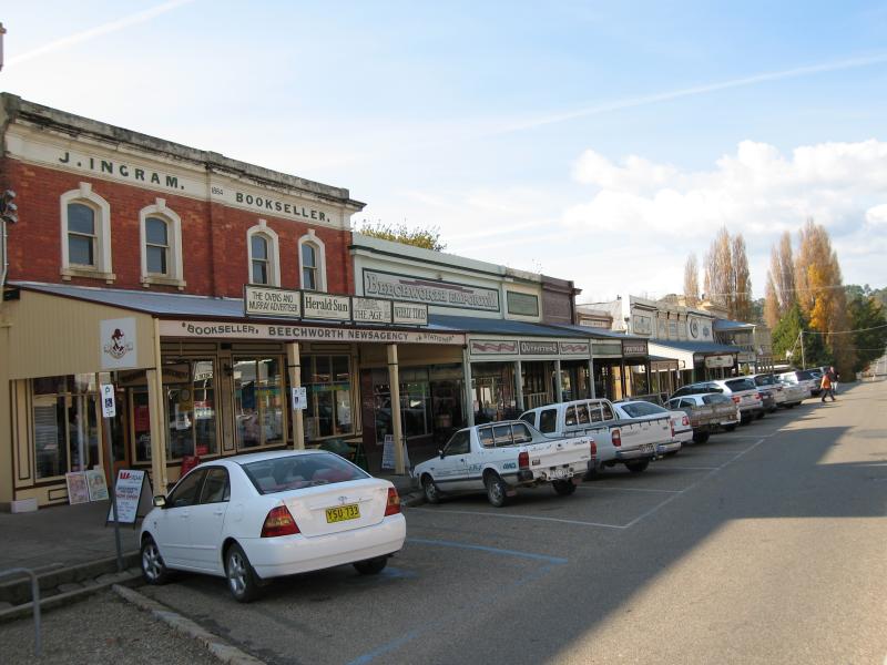 Beechworth - Commercial centre and shops, Ford Street and Camp Street: View south-east along Camp St between Ford St and High St