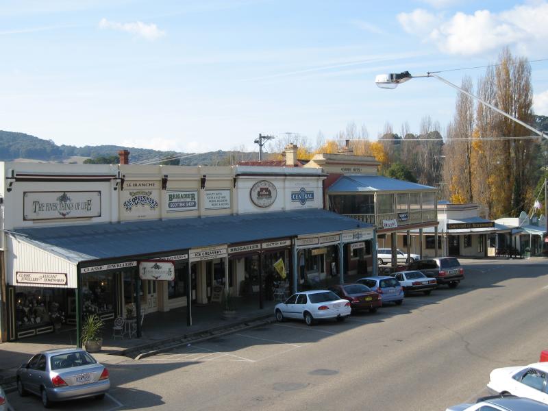 Beechworth - Commercial centre and shops, Ford Street and Camp Street: View south-east along Camp St towards High St