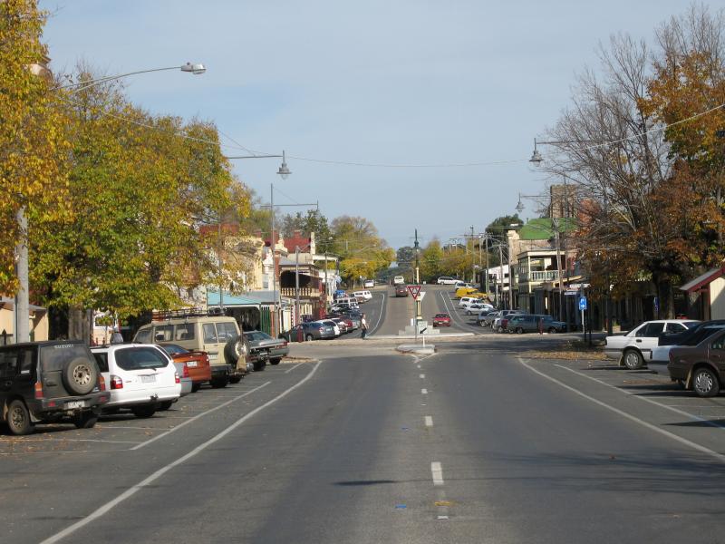 Beechworth - Historic Precinct, Ford Street between Camp Street and Williams Street: View south-west along Ford St towards Camp St