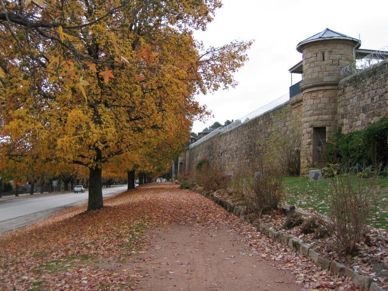 Beechworth - Historic Precinct, Ford Street between Camp Street and Williams Street: Walls of Beechworth Gaol, view north-east along Ford St at Williams St