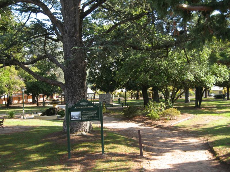Beechworth - Town Hall Gardens, corner Ford Street and Williams Street: View through gardens