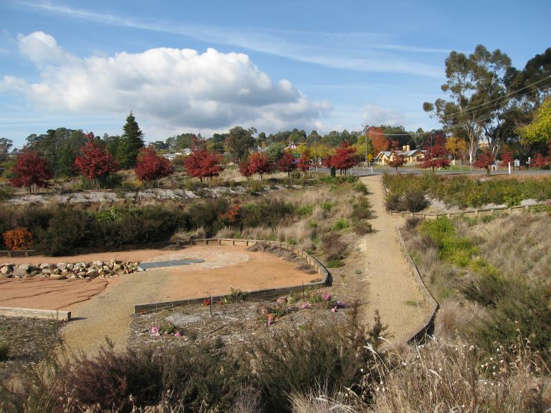 Beechworth - Chinese Gardens, Albert Street at Lake Sambell: View south-east across reserve towards rail trail