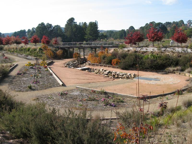 Beechworth - Chinese Gardens, Albert Street at Lake Sambell: View east towards rail trail bridge