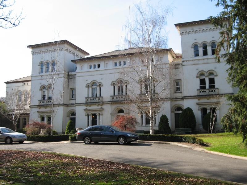 Beechworth - La Trobe University: Administration