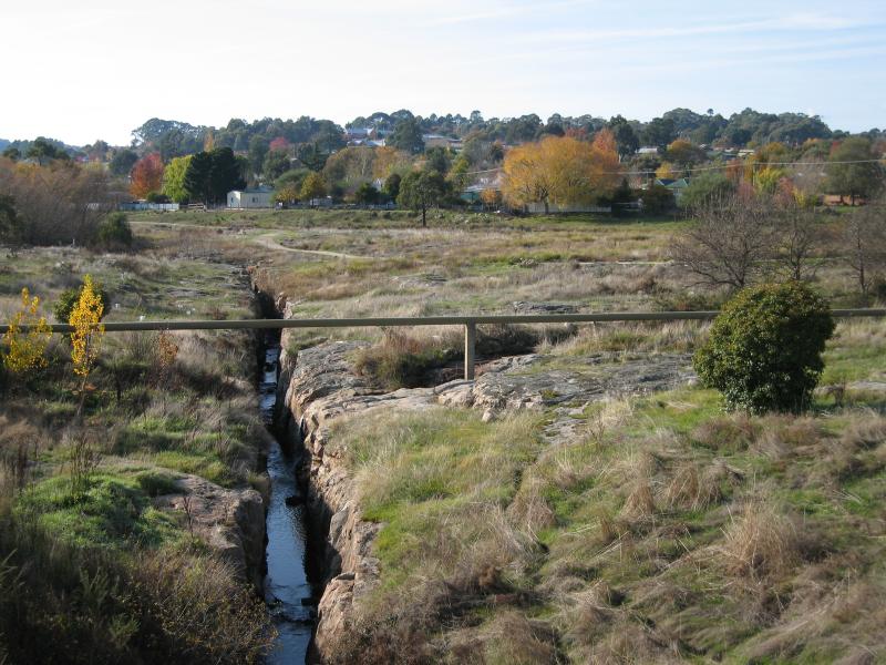 Beechworth - Newtown Bridge and Newtown Falls, Bridge Street at Gorge Road: View east along Spring Creek from Newtown Bridge