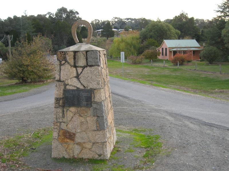 Beechworth - Gorge Road scenic drive: Golden Horseshoe Monument, view west along Gorge Rd at Sydney Rd