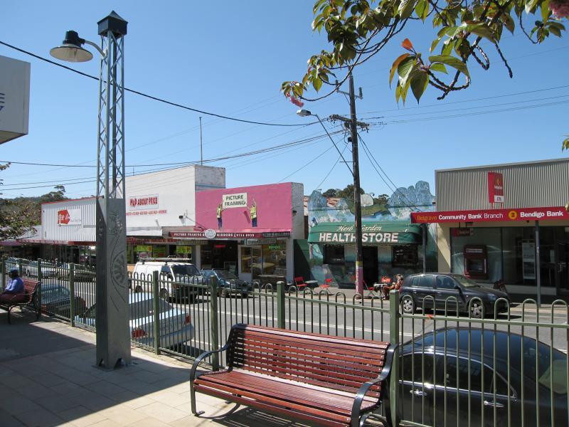 Belgrave - Shops and commercial centre, Main Street and Bayview Road: View north-east along Main St between pedestrian lights
