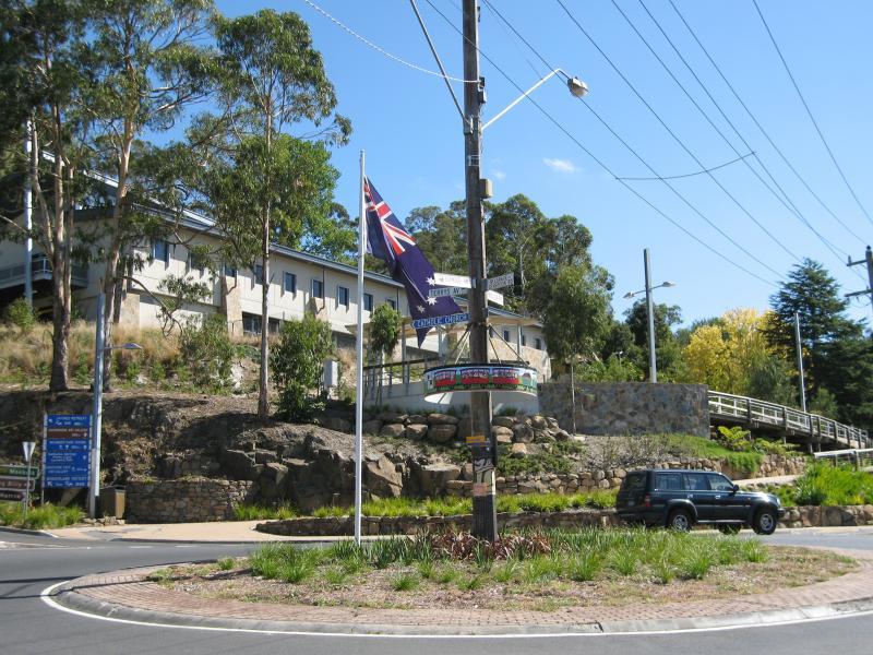 Belgrave - Belgrave Town Park and views, corner Monbulk Road and Terrys Avenue: View of park and police station from Monbulk Rd