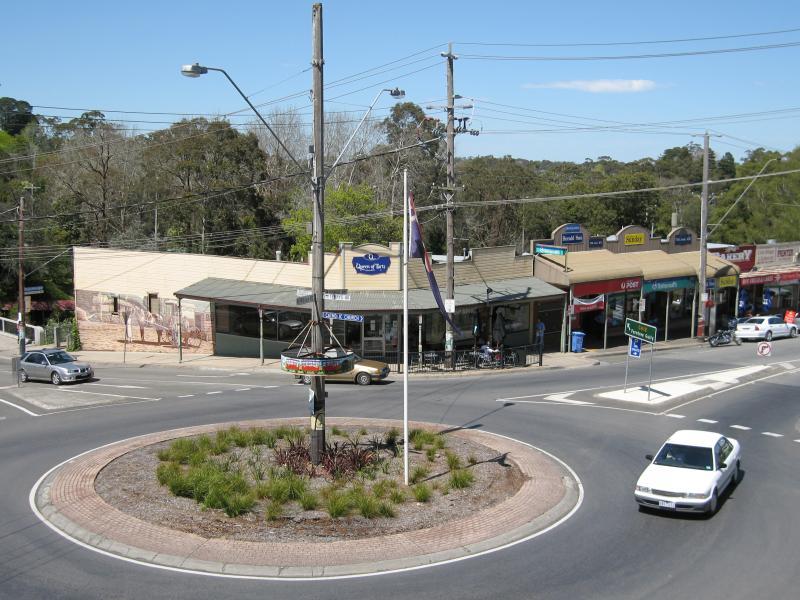 Belgrave - Belgrave Town Park and views, corner Monbulk Road and Terrys Avenue: Corner of Main St and Gembrook Rd