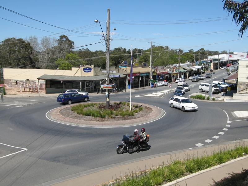 Belgrave - Belgrave Town Park and views, corner Monbulk Road and Terrys Avenue: View south-west along Main St