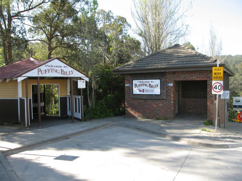 Belgrave - Puffing Billy railway station, north side of Bayview Road: Pathway to station, Gembrook Rd at Old Monbulk Rd