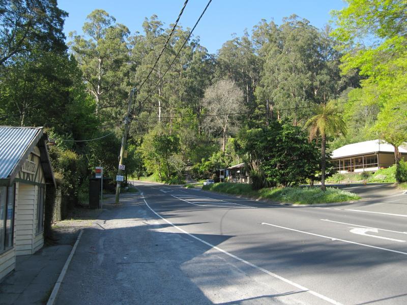 Belgrave - Monbulk Road around Clematis Creek: View north along Monbulk Rd