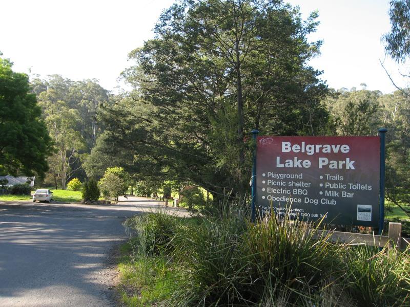 Belgrave - Belgrave Lake Park: Entrance at Park Dr