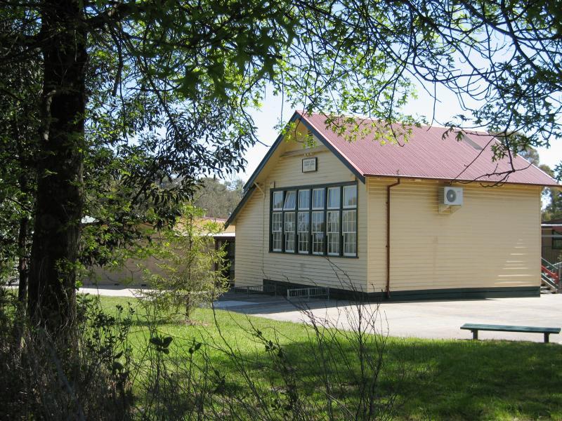 Belgrave - Belgrave South town centre, Belgrave-Hallam Road and Colby Drive: Belgrave South Primary School