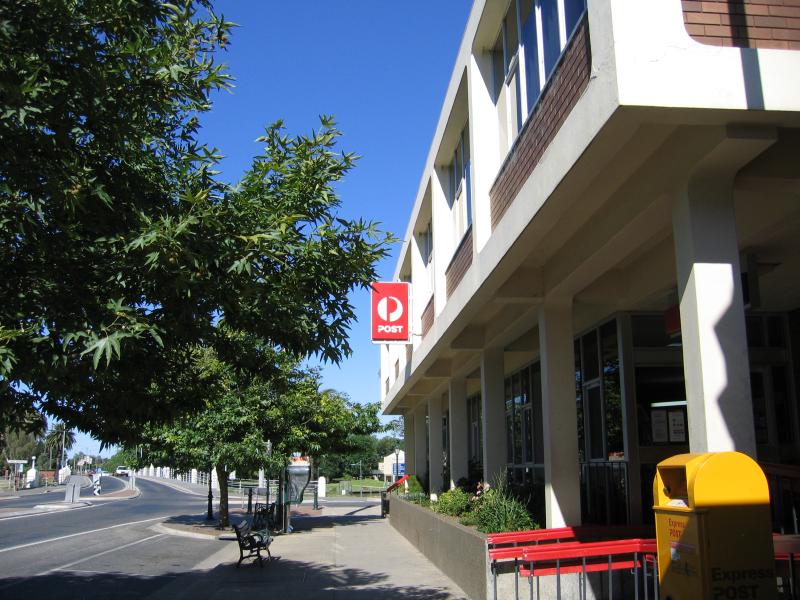 Benalla - Commercial centre and shops: Post Office, corner Bridge St and Mair St