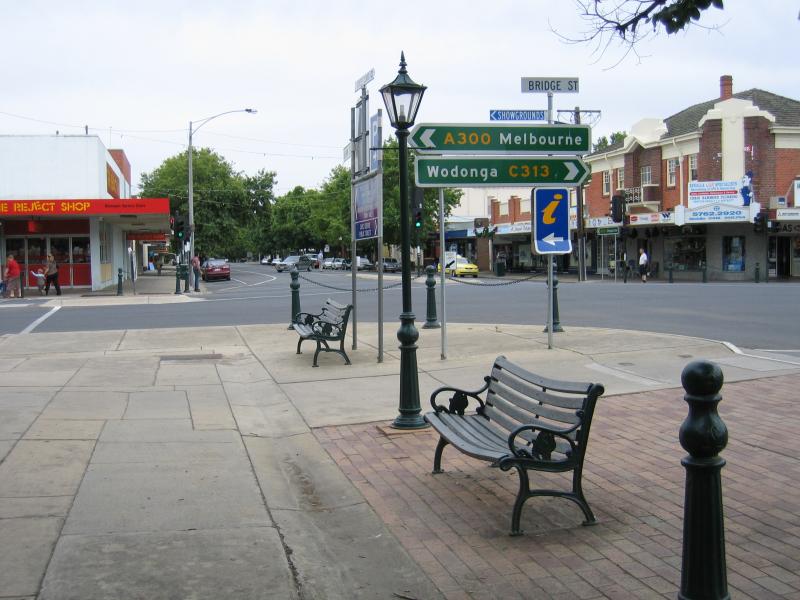 Benalla - Commercial centre and shops: View north along Nunn St towards Bridge St
