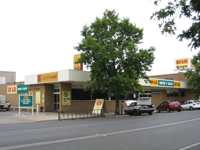 Benalla - Commercial centre and shops: Bi-Lo supermarket, Carrier St between Church St and Bridge St