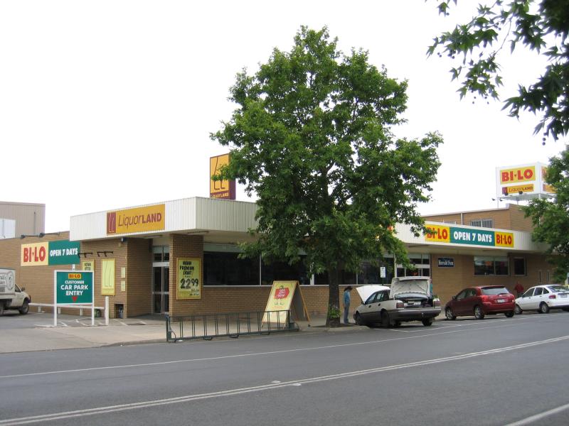 Benalla - Commercial centre and shops - Bi-Lo supermarket, Carrier St between Church St and Bridge St