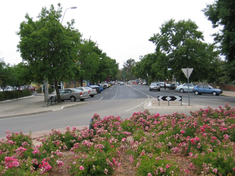 Benalla - Commercial centre and shops: View south along Carrier St at Church St