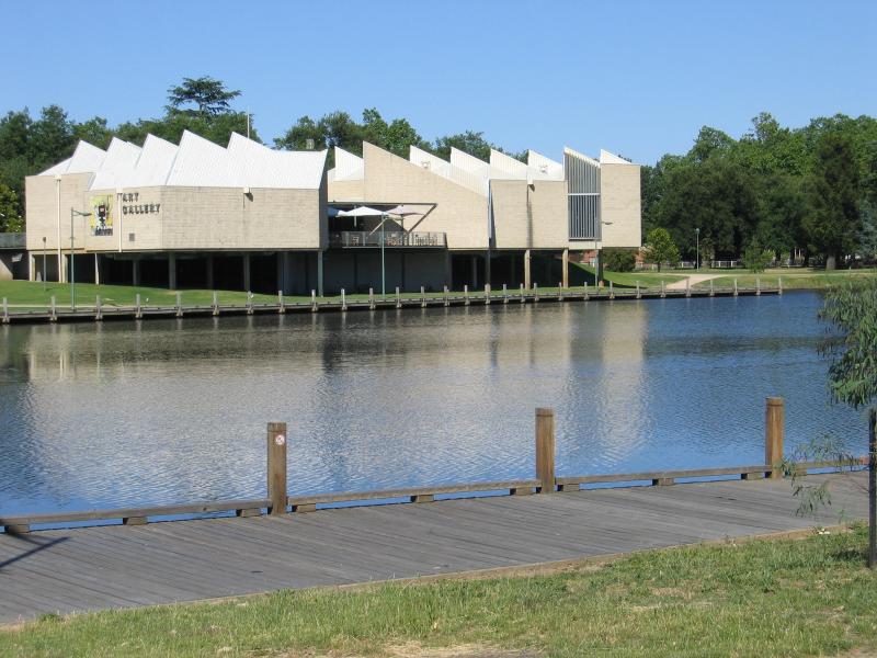 Benalla - Lake Benalla, around Bridge Street: View west across Lake Benalla towards Art Gallery