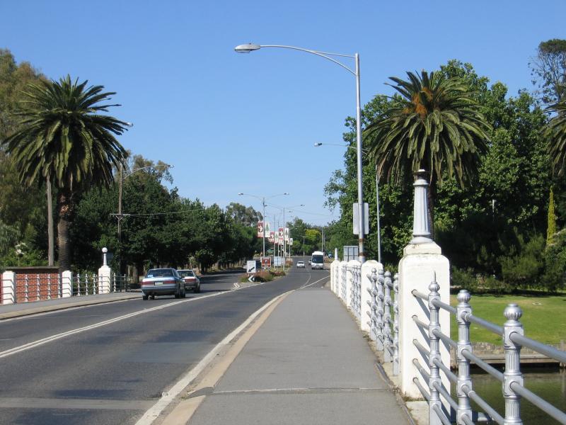 Benalla - Lake Benalla, around Bridge Street: View west across bridge towards Botanic Gardens