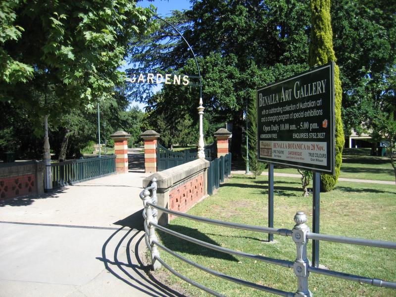 Benalla - Botanical Gardens, Bridge Street West - Entrance to gardens