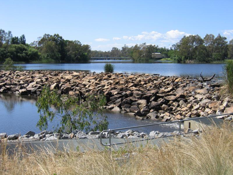 Benalla - Weir on Broken River, north end of Lake Benalla: View south along Lake Benalla at weir from western bank