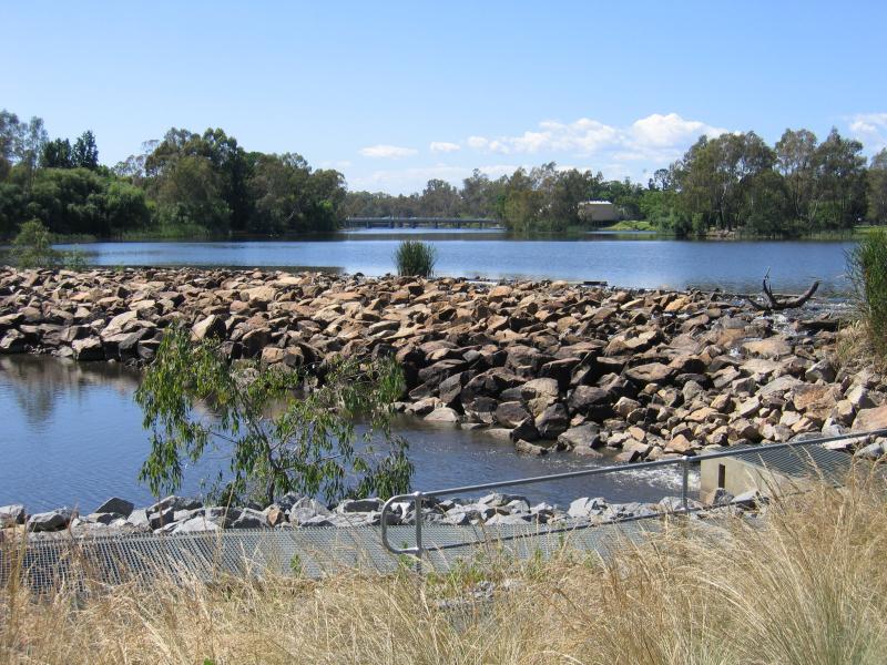 Benalla - Weir on Broken River, north end of Lake Benalla - View south along Lake Benalla at weir from western bank