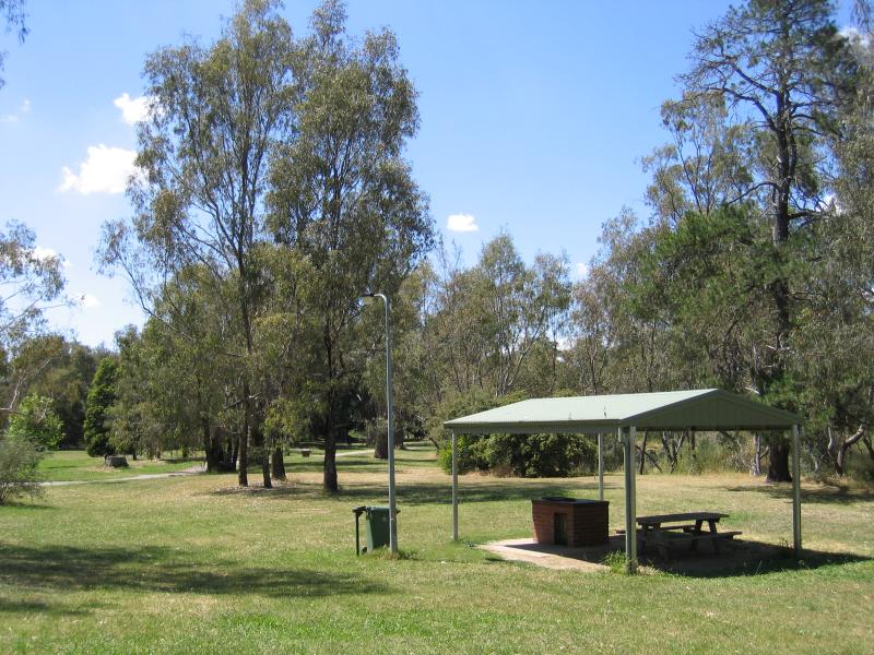 Benalla - Lake Benalla, southern section around Council Offices and Jaycee Island: BBQ shelter, Jaycee Island