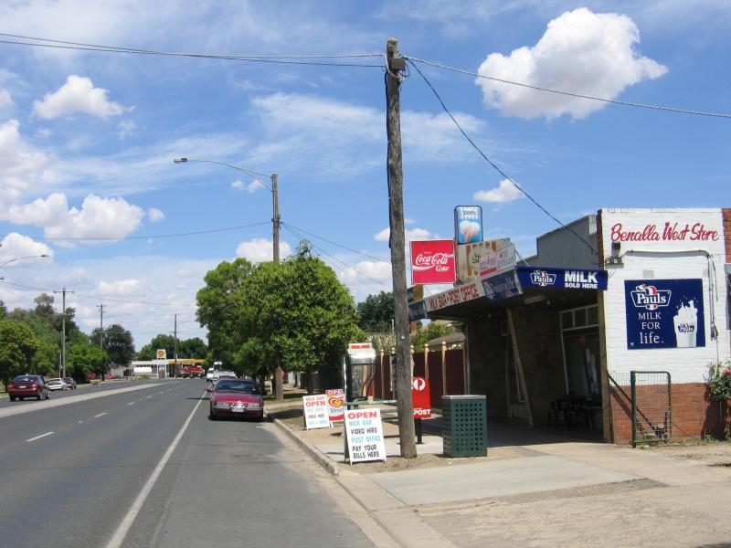 Benalla - Around Benalla and outskirts: View west along Bridge St between Goomalibee St and Charles St