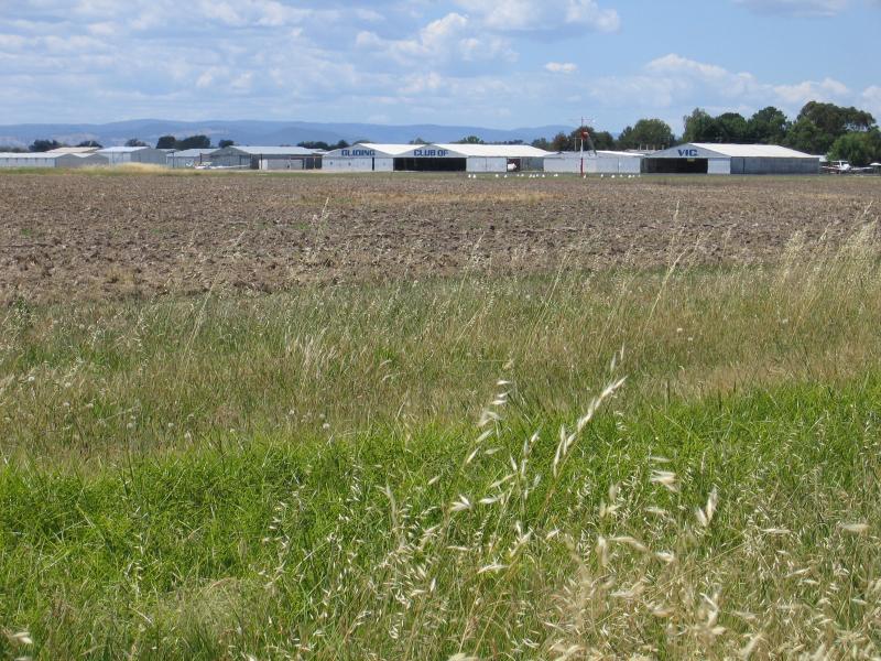 Benalla - Around Benalla and outskirts: Gliding Club of Victoria, viewed from Samaria Rd