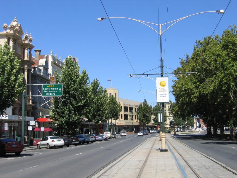 Bendigo - Pall Mall and attractions: View south-west along Pall Mall towards Mitchell St