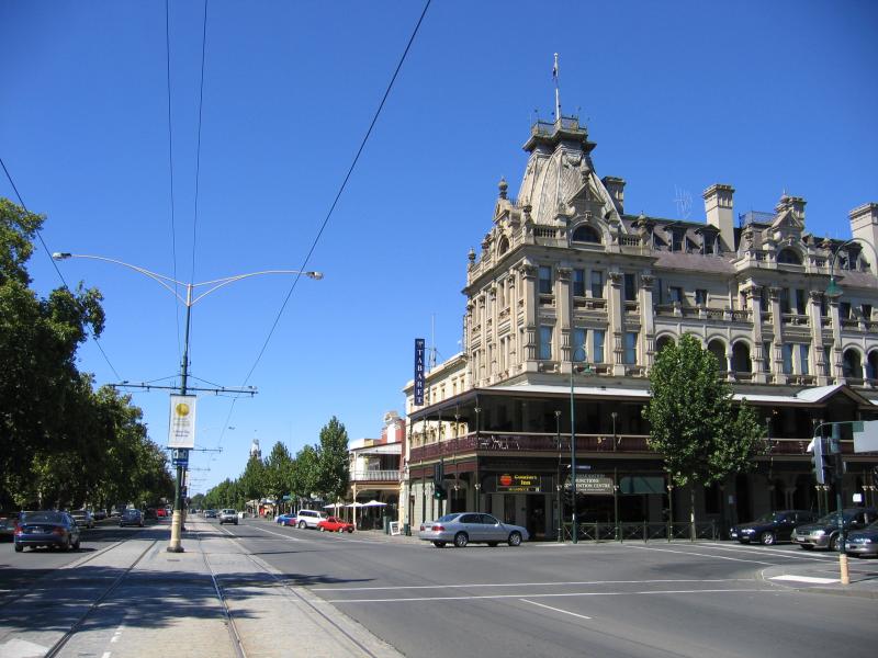 Bendigo - Pall Mall and attractions - View north-east along Pall Mall at Williamson St