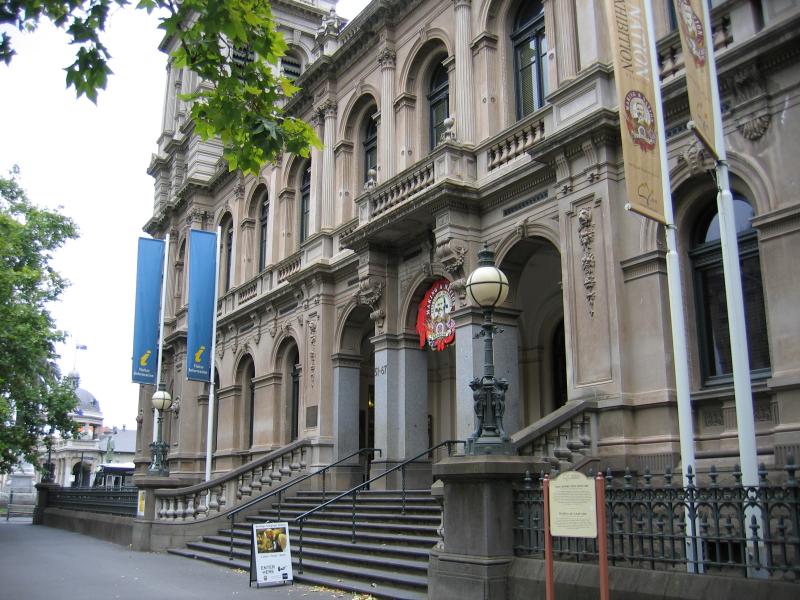 Bendigo - Pall Mall and attractions: Entrance to Visitor Information Centre