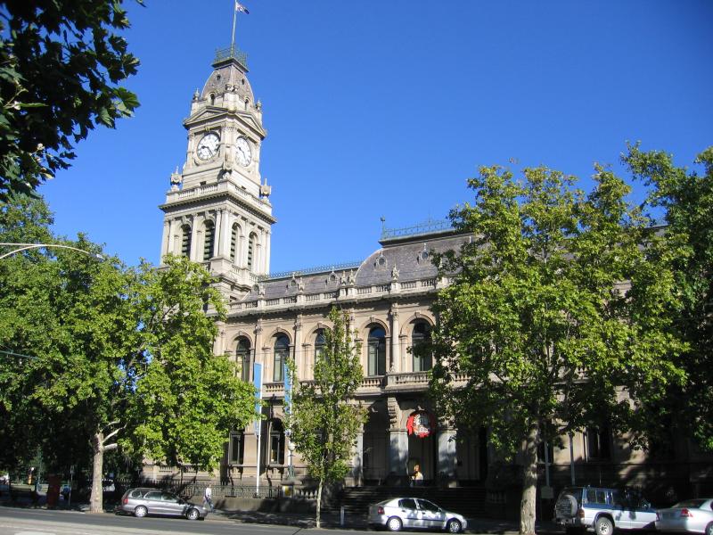 Bendigo - Pall Mall and attractions: Visitor Information Centre, corner Pall Mall and Williamston St