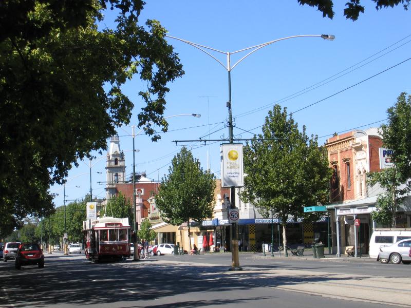 Bendigo - Pall Mall and attractions: View north-east along Pall Mall towards Bull St