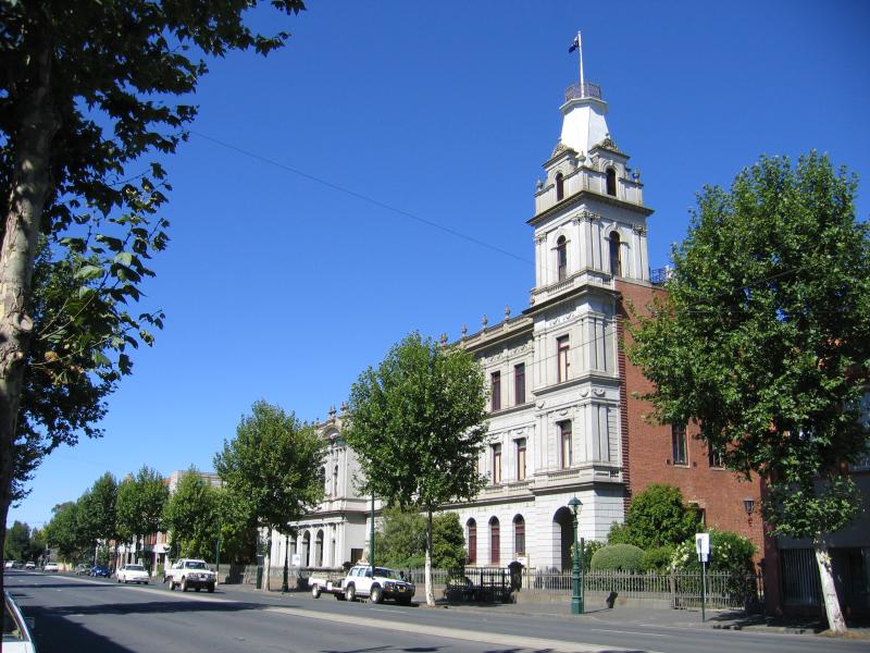Bendigo - Pall Mall and attractions: BRiT (Tafe college), Pall Mall between Mundy St and Chapel St
