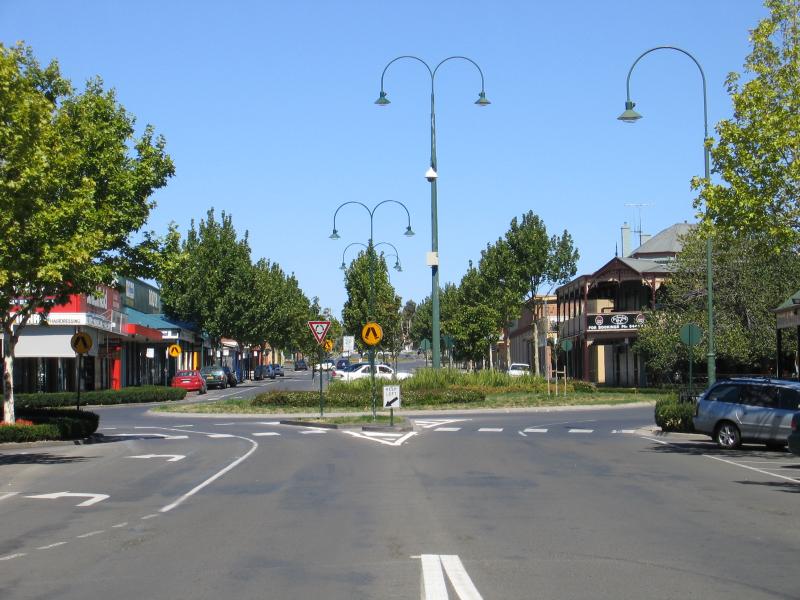 Bendigo - Williamson Street area: View south-east along Williamson St towards Queen St and Lyttleton Terrace