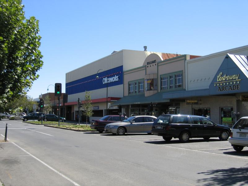 Bendigo - Williamson Street area: View south-west along Queen St at Williamson St