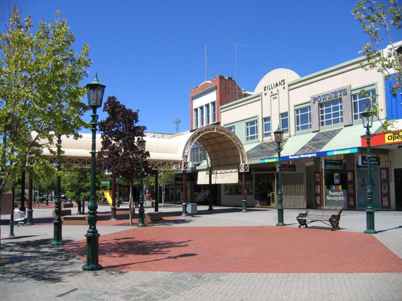 Bendigo - Hargreaves Mall and Hargreaves Street: Mall