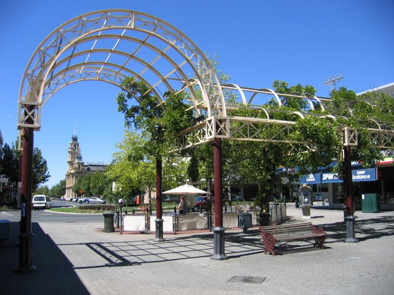 Bendigo - Hargreaves Mall and Hargreaves Street: View north-east through Mall towards Williamson St