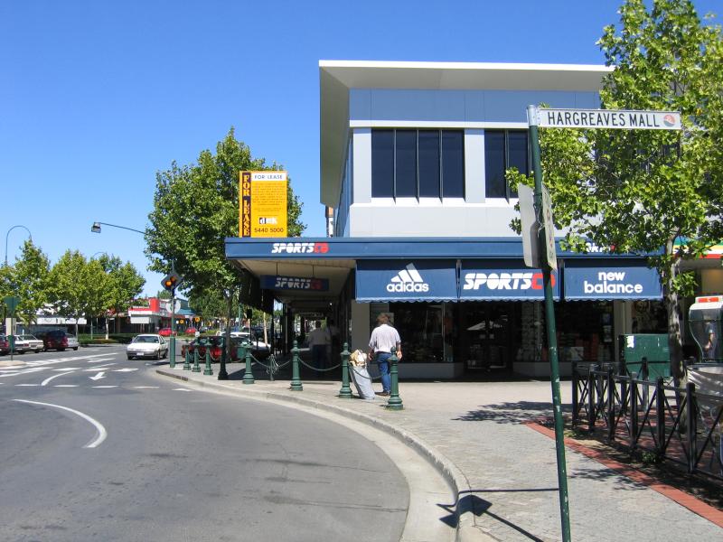 Bendigo - Hargreaves Mall and Hargreaves Street - View south-east along Williamson St at Hargreaves Mall