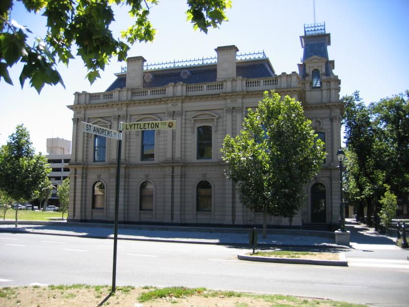 Bendigo - Lyttleton Terrace: View of back of Town Hall from Lyttleton Terrace at St Andrews Av