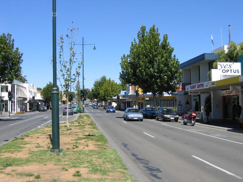 Bendigo - Mitchell Street: View south-east along Mitchell St towards Queen St