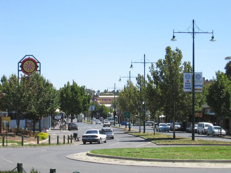 Bendigo - Mitchell Street: View north-west along Mitchell St at Railway Pl
