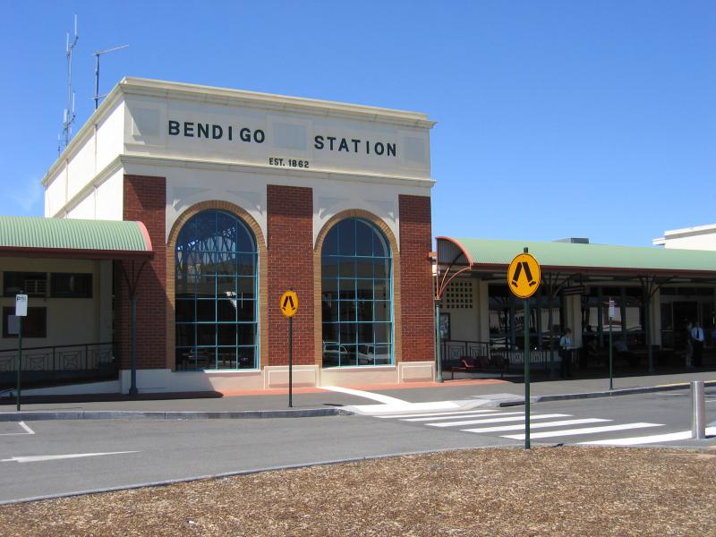 Bendigo - Railway station and Bendigo Marketplace, Railway Place: Bendigo railway station